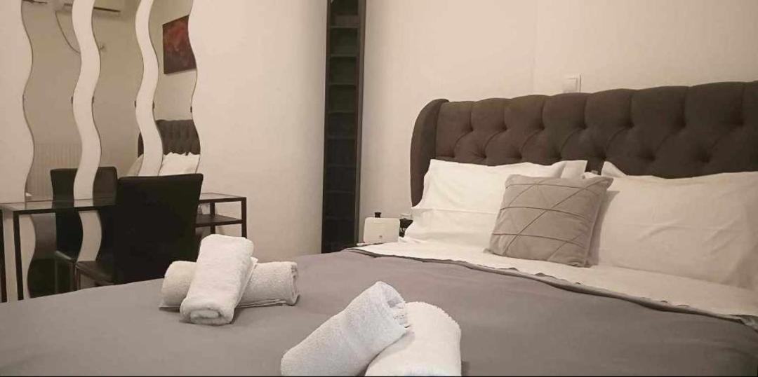 Φωτεινό Διαμέρισμα Πειραιας Piræus Eksteriør billede